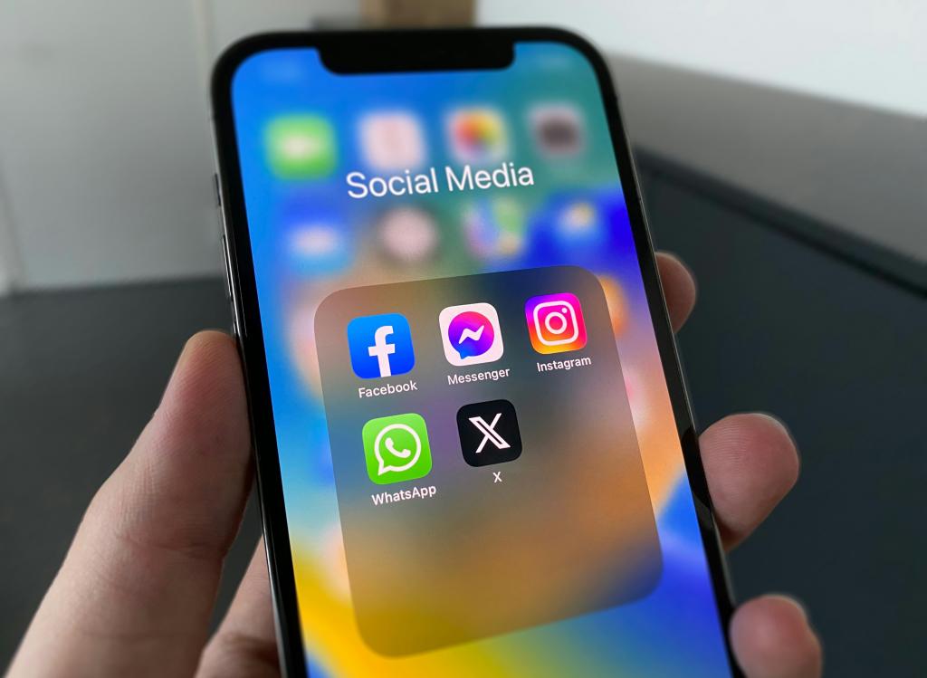 Sosiale media på mobiltelefon