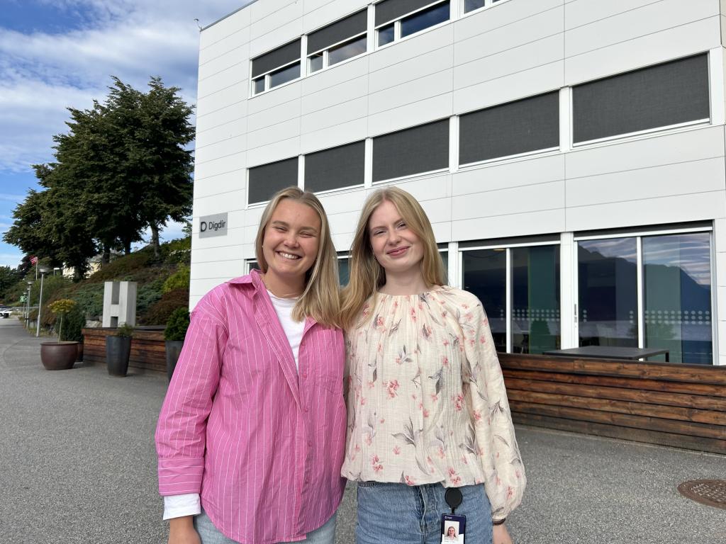 Bilete av dei to nye traineeane, Frida og Stine