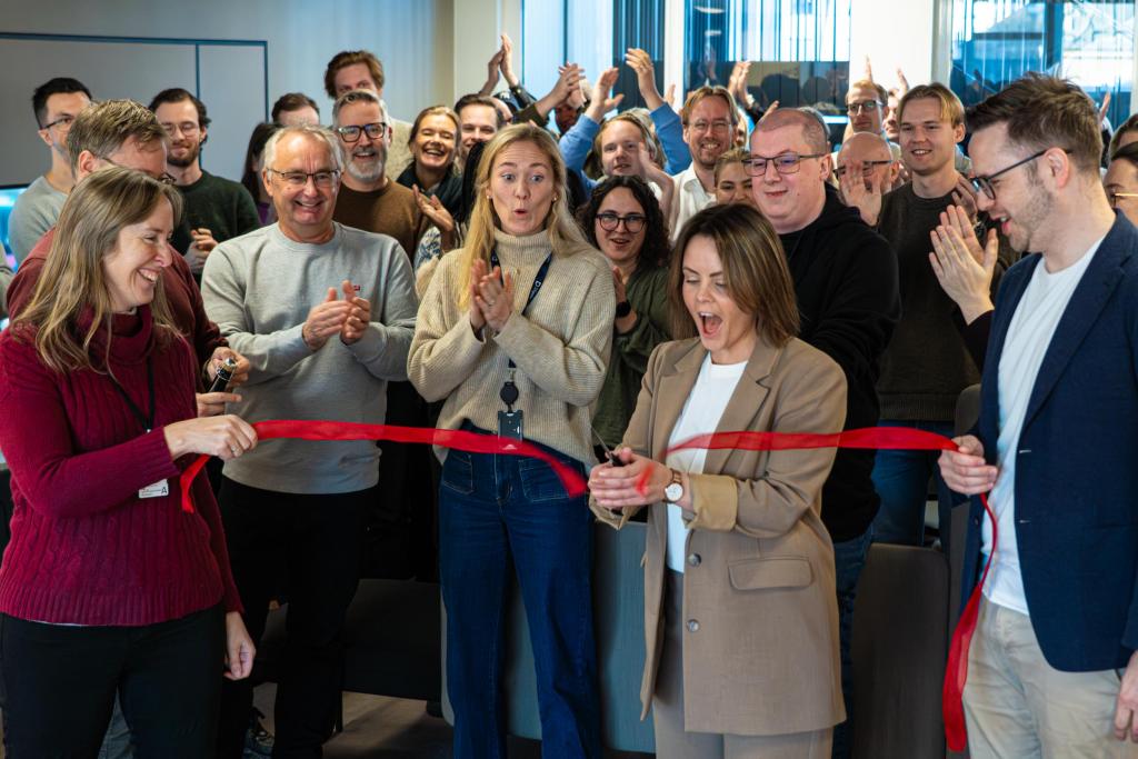 Feiring av Altinn arbeidsflate under Brukerrådet 2025, klipping av bånd